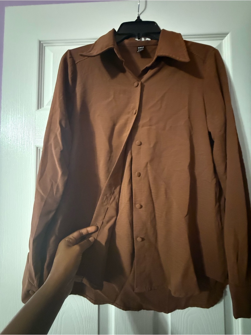 Women’s Long-Sleeve Button-Up Shirt in Brown